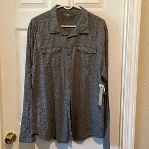 Men’s long sleeve button shirt